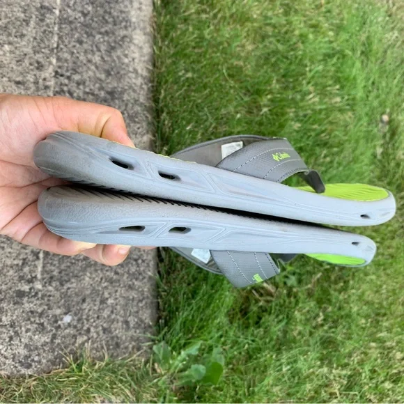 Columbia Men's green and Gray Flip Flops | Size 9 - Picture 7 of 10